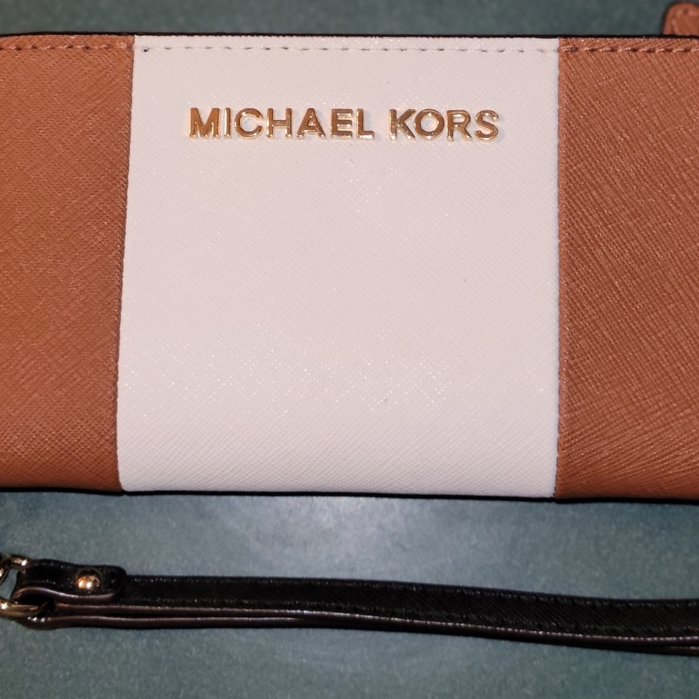 Michael Kors phone case wristlet/card holder 6" interior 5.75"